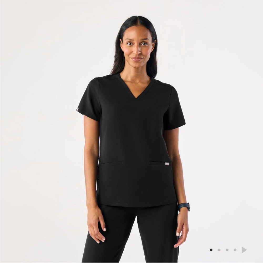 Figs Casma Three Pocket Scrub Top Black Size Large